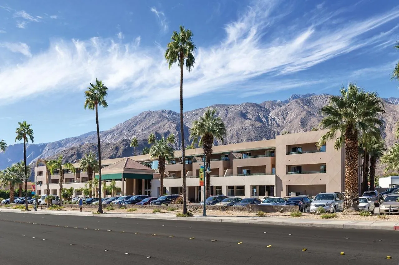 See Palm Springs And Relax In This 1Bd Condo With Resort Amenities Including Pool Or Hot Tub