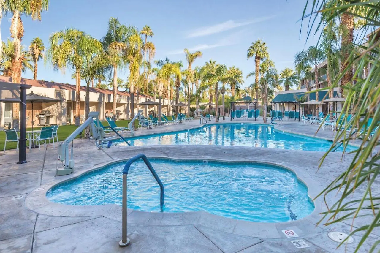 See Palm Springs And Relax In This 1Bd Condo With Resort Amenities Including Pool Or Hot Tub