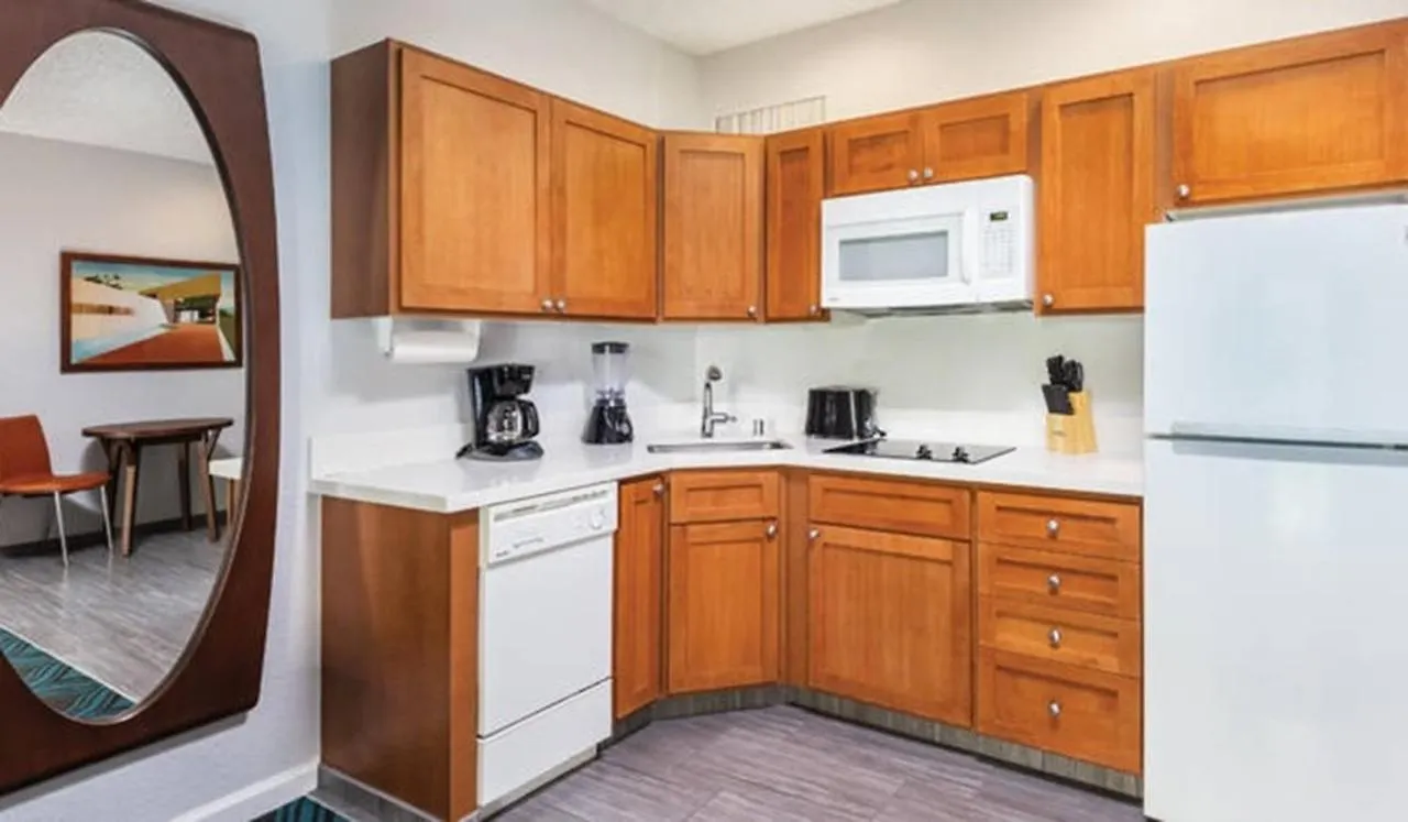 See Palm Springs And Relax In This 1Bd Condo With Resort Amenities Including Pool Or Hot Tub